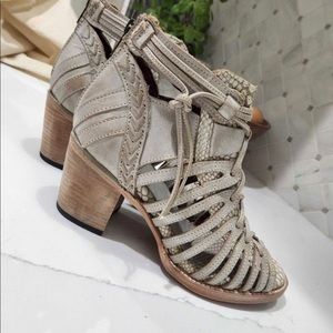 Freebird Wazee in Beige Multi